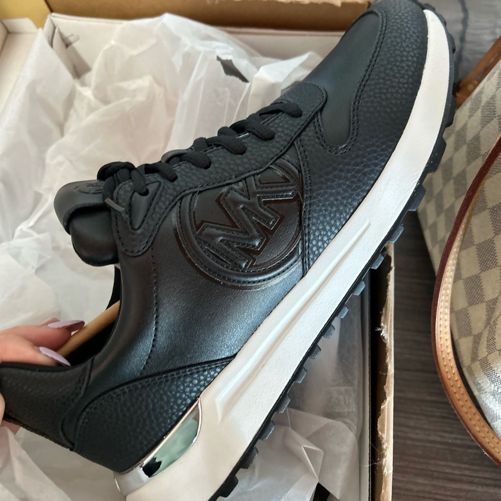 Brand new in box men’s size 9 sneaker